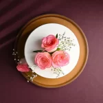 Roses Topped Vanilla Cream Cake - Image 2